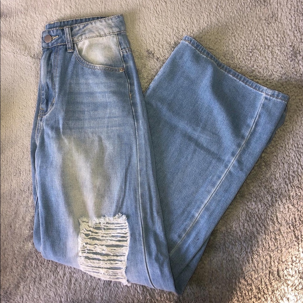 ❌SOLD❌ NWT High Waisted Distressed Baggy Jeans